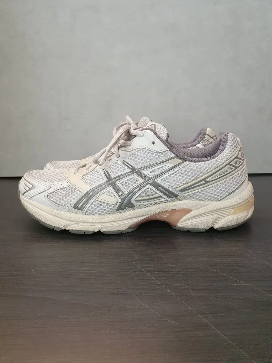 아식스 GEL-1090 화이트 캐리어 그레이 (275) | 브랜드 중고거래